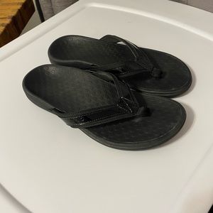Vionic flip flops . Arch support . Fabric strap